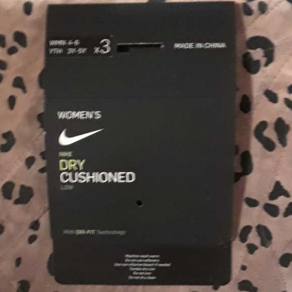 SOLD OUT🖤NIKE FANS🖤 BUNDLE SOCKS - Picture 4 of 5